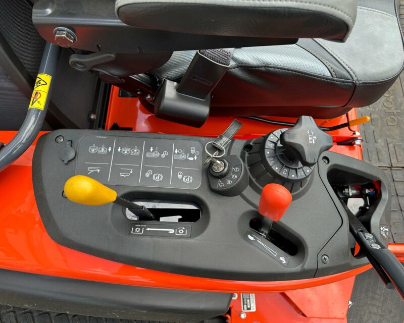 KUBOTA ZD1211 ZERO TURN RIDE ON MOWER FOR HIRE
