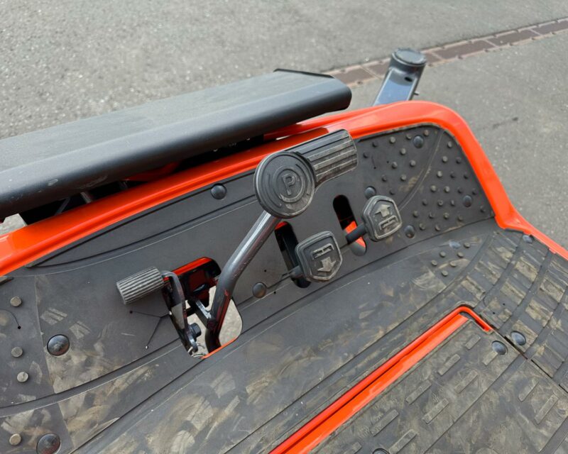 KUBOTA ZD1211 ZERO TURN RIDE ON MOWER FOR HIRE