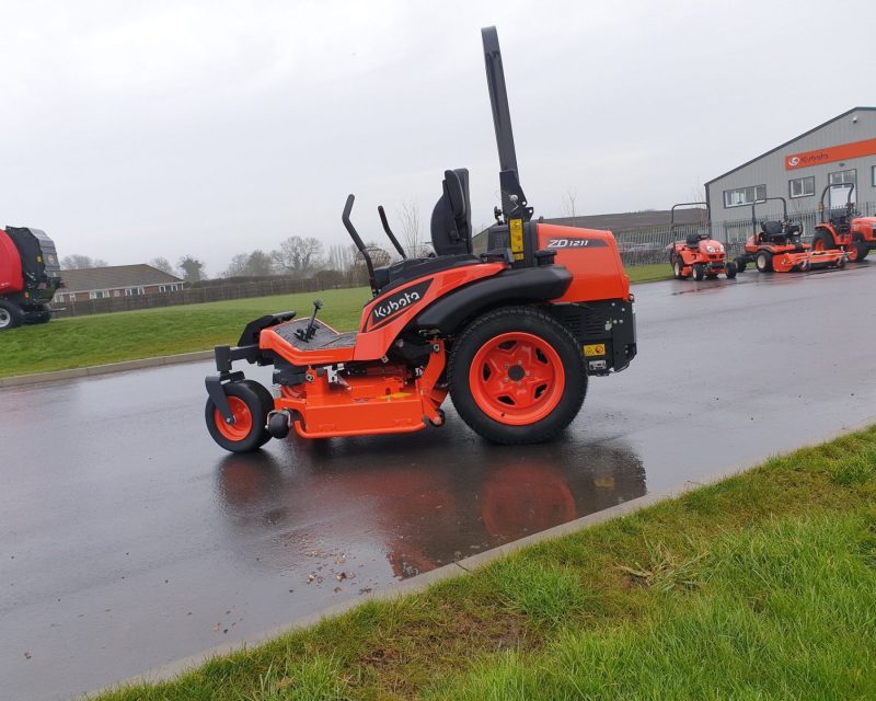 KUBOTA ZD1211 ZERO TURN RIDE ON MOWER FOR HIRE