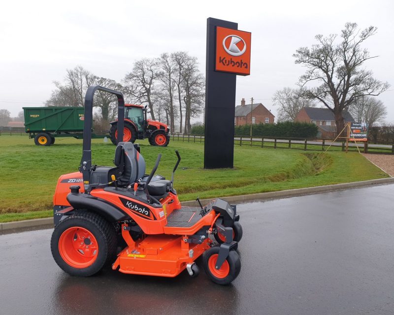 KUBOTA ZD1211 ZERO TURN RIDE ON MOWER FOR HIRE